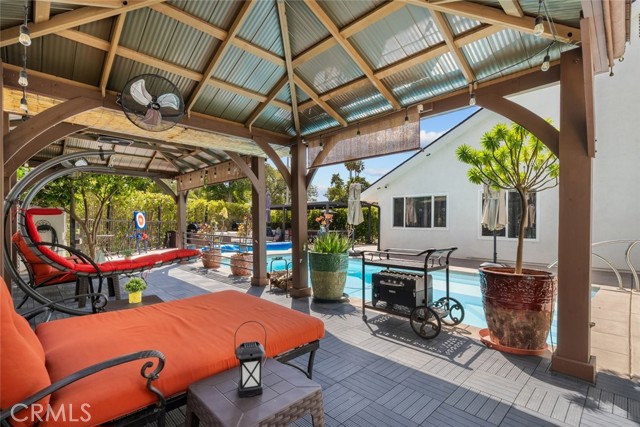22835 Styles Street, Woodland Hills CA: https://media.crmls.org/medias/8e9012f8-95b5-42c1-8251-8145b47b5c50.jpg
