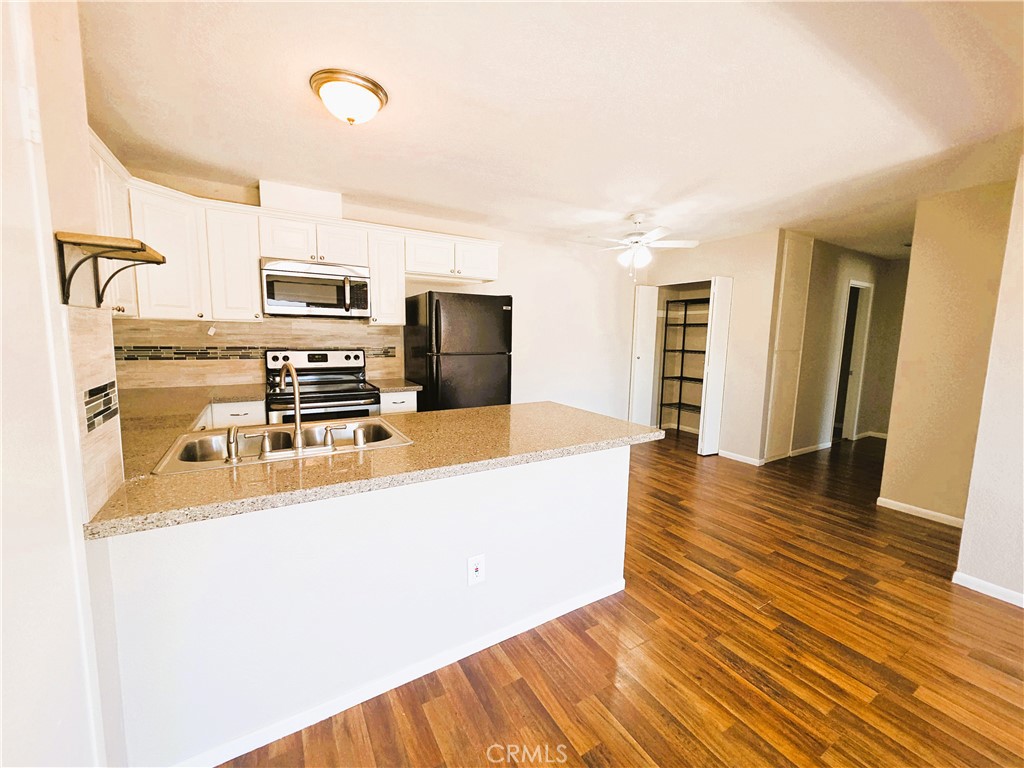 https://media.crmls.org/medias/8e911767-9213-4ce2-a858-84c96ffe19a6.jpg?preset=X-Large