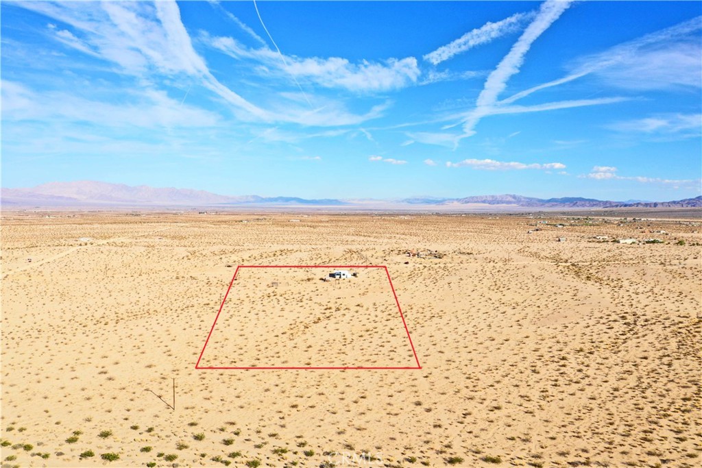 https://media.crmls.org/medias/8e916316-a788-471b-b3ad-f284a67300cf.jpg?preset=X-Large