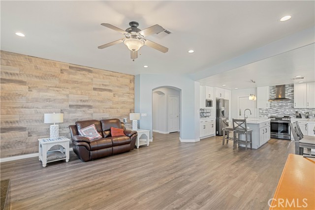 Detail Gallery Image 14 of 27 For 41541 Ventana Dr, Palmdale,  CA 93551 - 5 Beds | 4/1 Baths