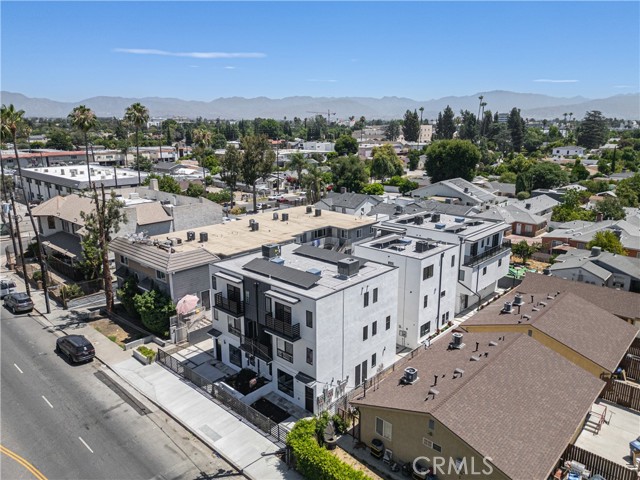 Detail Gallery Image 3 of 35 For 6700 Kester Ave, Van Nuys,  CA 91405 - 5 Beds | 4 Baths
