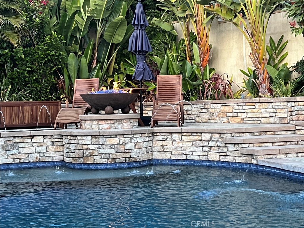 https://media.crmls.org/medias/8e93459a-402a-4758-b100-5e73ee411646.jpg?preset=X-Large