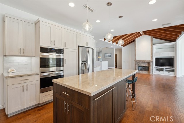22501 Marilla Street, Chatsworth CA: https://media.crmls.org/medias/8e935c72-4e6a-4cbf-90c9-c4e184243b2f.jpg