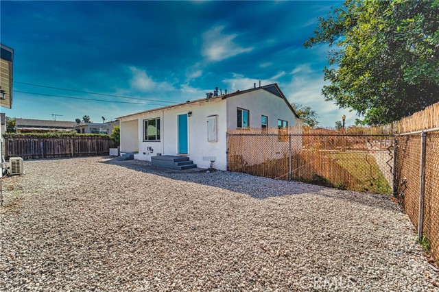 Detail Gallery Image 4 of 22 For 1101 E 115th, Los Angeles,  CA 90059 - 3 Beds | 1 Baths