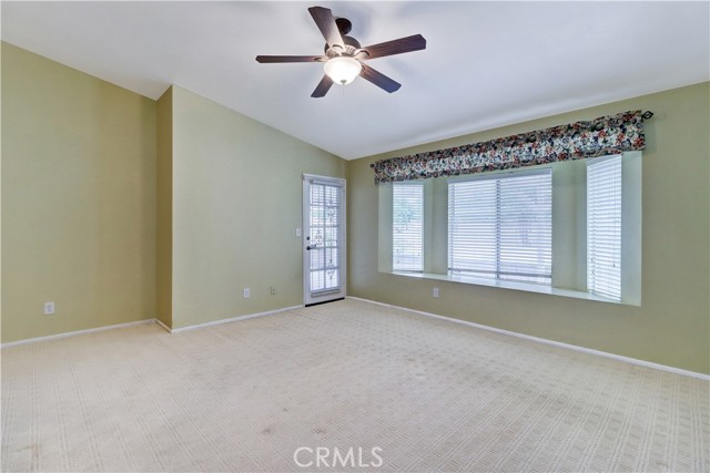 1946 Tamarack Lane, Hemet CA: https://media.crmls.org/medias/8e95f4dc-b320-4de4-8cb2-d2c24bdd6718.jpg