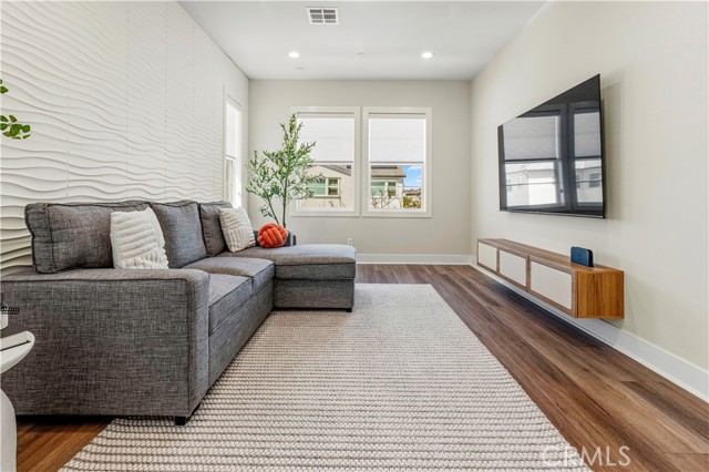 Image 8 of 31 For 440 Riverbend