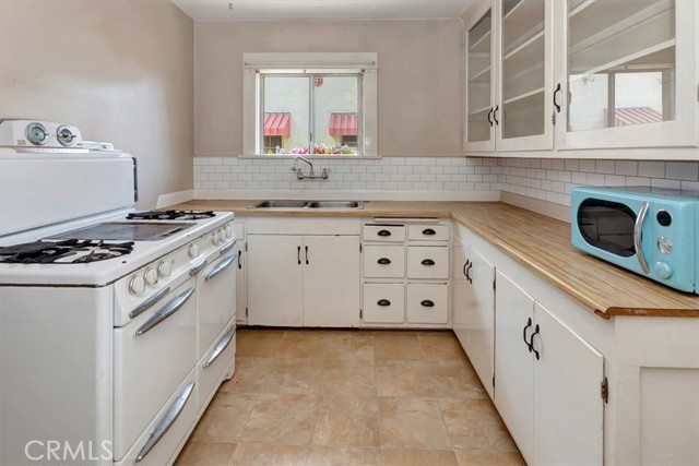 16913 Ardmore Avenue, Bellflower CA: https://media.crmls.org/medias/8e963a29-9d7c-4943-91b1-ece439590b57.jpg