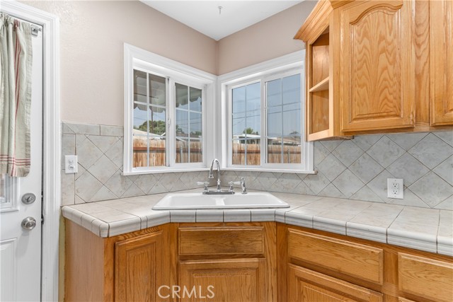 17392 Paine Street, Fontana CA: https://media.crmls.org/medias/8e966abf-8dbd-4ee1-b2eb-62c1ab038121.jpg