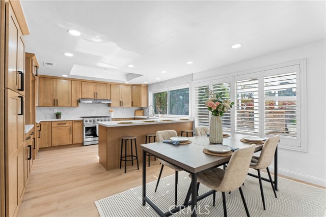 Detail Gallery Image 2 of 50 For 25496 Coral Wood, Lake Forest,  CA 92630 - 5 Beds | 3 Baths