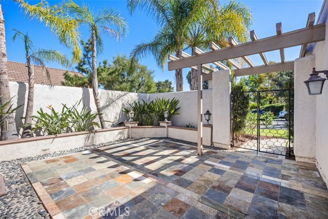 Detail Gallery Image 3 of 33 For 5011 Duverney, Laguna Woods,  CA 92637 - 2 Beds | 2 Baths