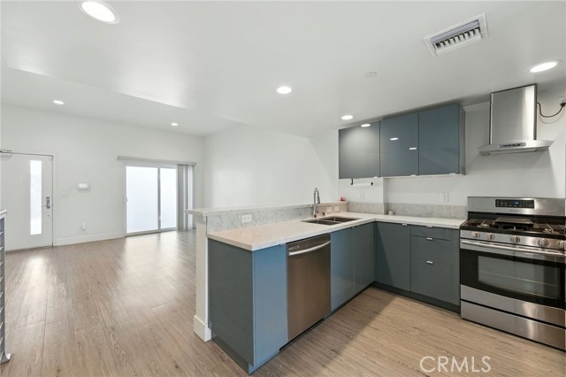 Detail Gallery Image 4 of 43 For 4461 Tujunga Ave #102,  Studio City,  CA 91602 - 3 Beds | 2/1 Baths