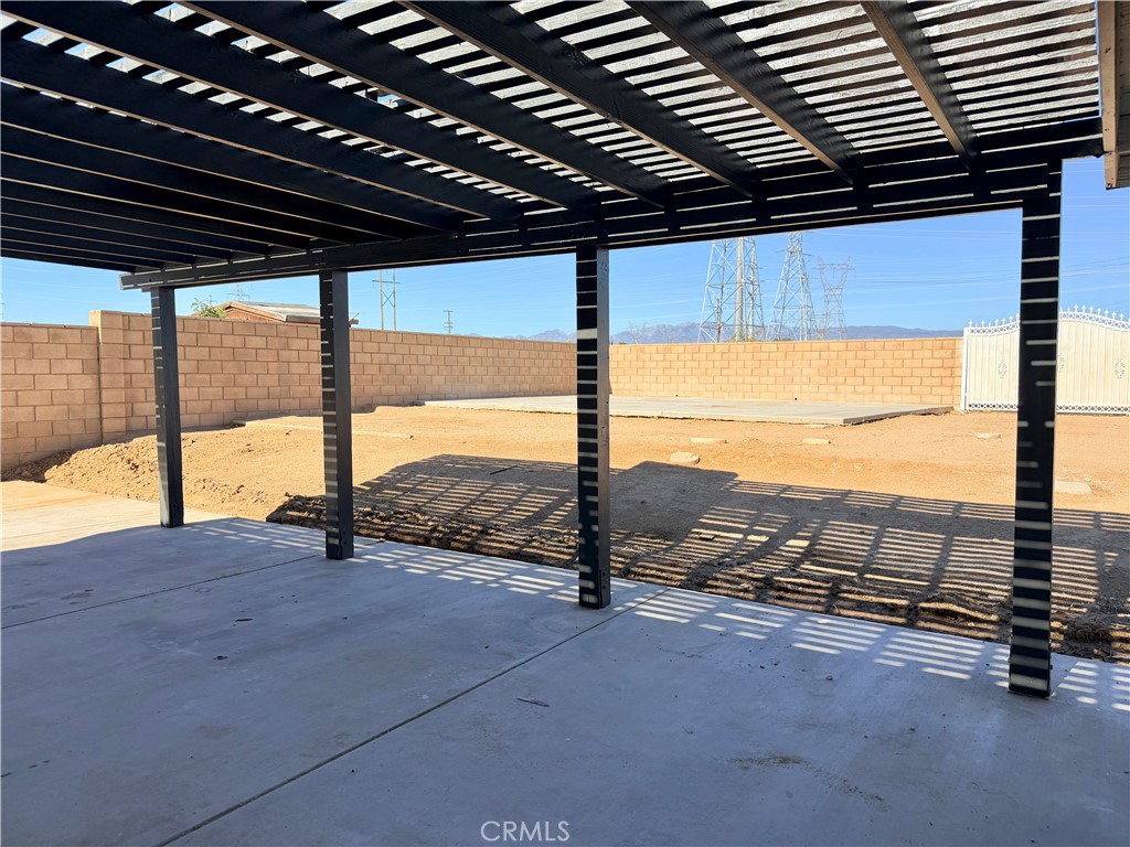 https://media.crmls.org/medias/8e977be4-682d-4d0d-ac40-4973e9dc0918.jpg?preset=X-Large