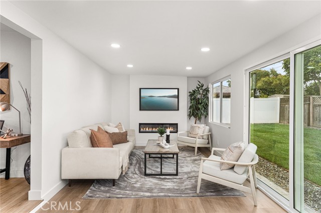 2124 W Flower Avenue, Fullerton CA: https://media.crmls.org/medias/8e97b458-7195-436a-b2a9-9dc3fa783292.jpg