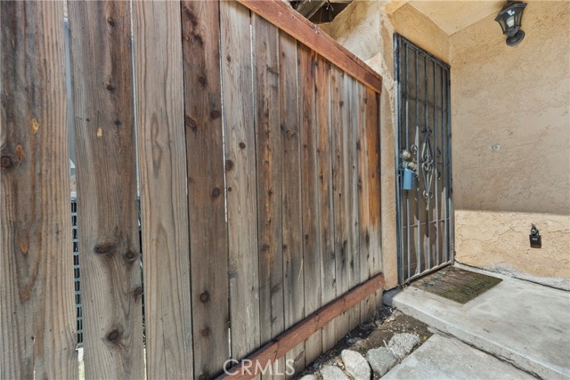 Detail Gallery Image 4 of 38 For 16590 Terrace Ln #G,  Fontana,  CA 92335 - 3 Beds | 2/1 Baths