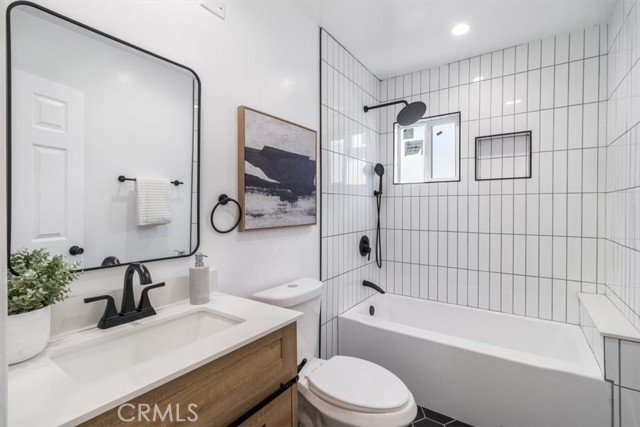 Detail Gallery Image 16 of 69 For 6616 Denver Ave, Los Angeles,  CA 90044 - 6 Beds | 5/1 Baths