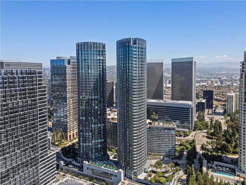https://media.crmls.org/medias/8e98b5c8-7e05-4d45-b9cc-5538711c21ce.jpg?preset=X-Large