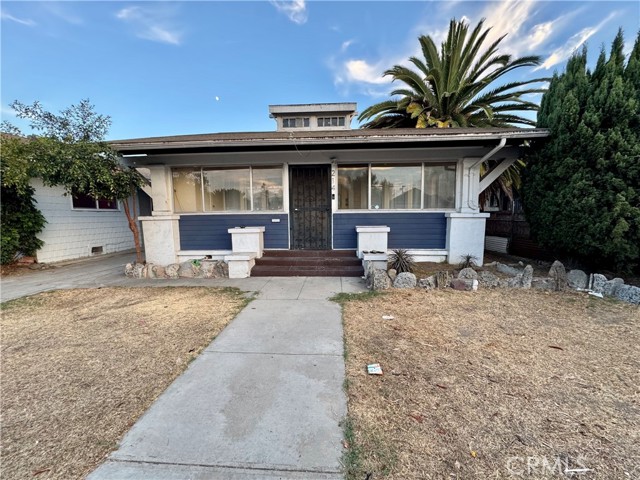 Detail Gallery Image 1 of 17 For 214 E 56th St, Los Angeles,  CA 90011 - 2 Beds | 1 Baths