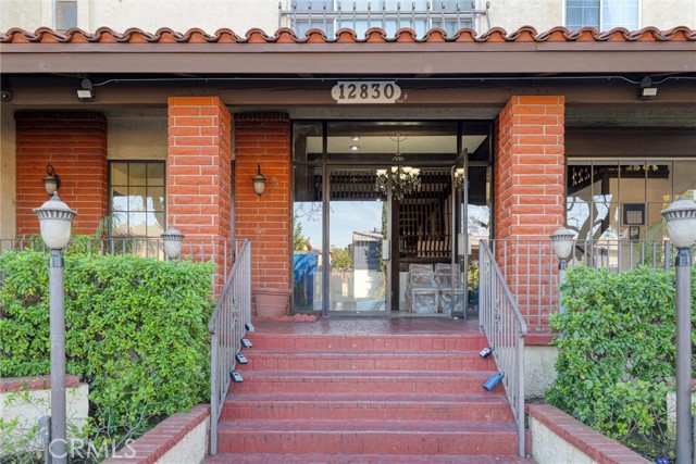 Detail Gallery Image 3 of 48 For 12830 Burbank Blvd. #310,  Valley Village,  CA 91607 - 2 Beds | 2 Baths