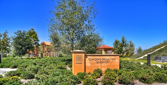 102 Brindisi, Irvine CA: https://media.crmls.org/medias/8e9a091a-b0df-40d1-bdb3-345edafebd17.jpg