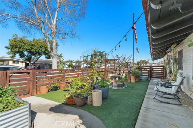 Detail Gallery Image 8 of 38 For 20292 Riverside, Newport Beach,  CA 92707 - 4 Beds | 2 Baths