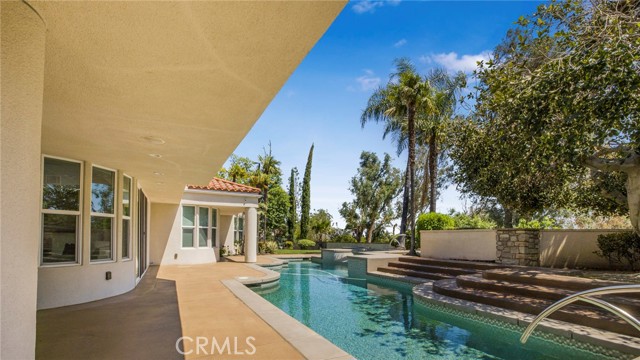 5081 Gateway Road, Rancho Cucamonga CA: https://media.crmls.org/medias/8e9a51b4-6f8a-462a-815b-762b9708c72a.jpg