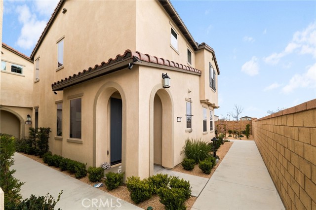 Detail Gallery Image 6 of 41 For 16667 Snowdrop #2,  Fontana,  CA 92336 - 4 Beds | 3 Baths