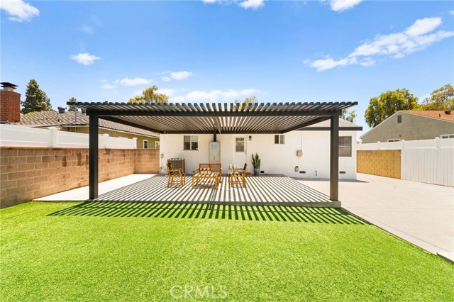 6019 Greentop Street, Lakewood CA: https://media.crmls.org/medias/8e9b484f-586f-4176-a2b5-c9aa7f04418b.jpg