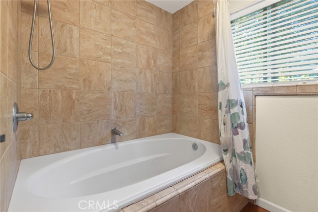 Detail Gallery Image 15 of 46 For 1631 Salem St, Chico,  CA 95928 - 4 Beds | 2/1 Baths