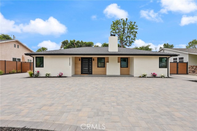 Detail Gallery Image 2 of 41 For 23240 Leonora Dr, Woodland Hills,  CA 91367 - 5 Beds | 5 Baths