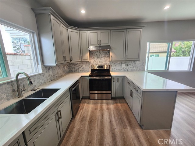 Detail Gallery Image 2 of 59 For 6227 Orion, Van Nuys,  CA 91411 - 3 Beds | 2 Baths