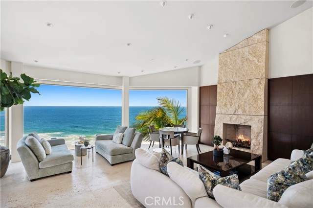 Detail Gallery Image 4 of 11 For 88 Emerald, Laguna Beach,  CA 92651 - 5 Beds | 6/1 Baths
