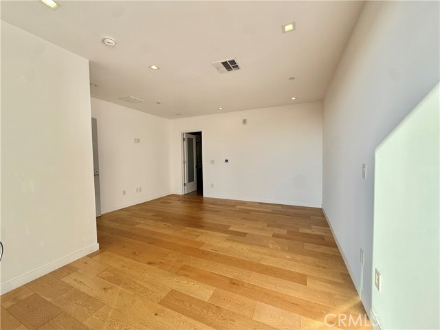 Detail Gallery Image 33 of 37 For 1035 Figueroa Ter #4,  Los Angeles,  CA 90012 - 3 Beds | 2/1 Baths