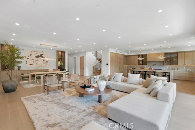 Detail Gallery Image 20 of 62 For 13024 Bloomfield St, Studio City,  CA 91604 - 6 Beds | 6/1 Baths