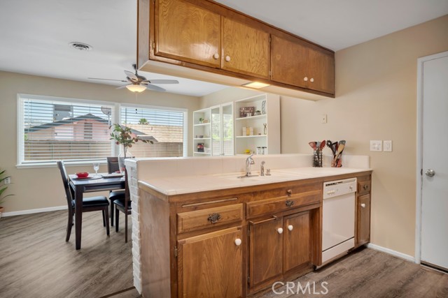 Detail Gallery Image 8 of 26 For 13678 Marchant Ave, Sylmar,  CA 91342 - 3 Beds | 2 Baths