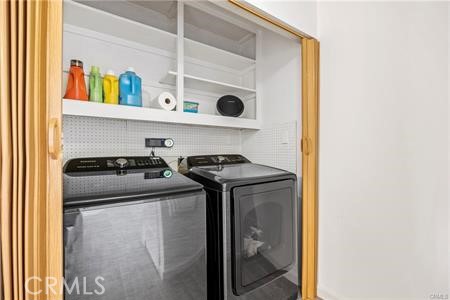 https://media.crmls.org/medias/8e9f1b9e-5a12-4f7e-b28c-6002b9e6d7be.jpg?preset=X-Large