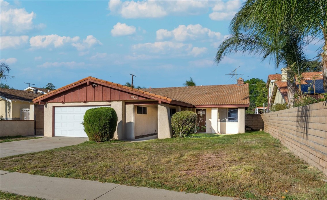 Detail Gallery Image 2 of 19 For 9737 Saloma Ave, North Hills,  CA 91343 - 3 Beds | 2 Baths