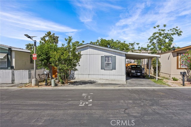 3900 S Temescal St, Corona CA: https://media.crmls.org/medias/8ea085c5-fcae-47ef-9773-20a59eab5090.jpg