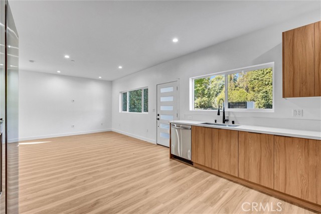 7320 Newcastle, Reseda CA: https://media.crmls.org/medias/8ea087dd-b2c3-4a9f-8ba0-b906abe8b6cb.jpg