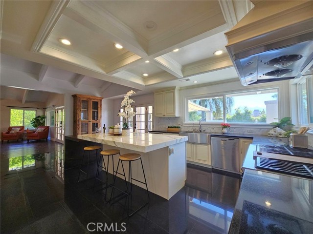 940 N Silent Ranch Drive, Glendora CA: https://media.crmls.org/medias/8ea1cf89-7a85-4a3e-988c-68ec10efadb4.jpg