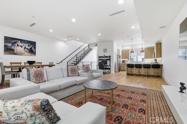 Detail Gallery Image 5 of 32 For 6511 N Contour Ln, North Hollywood,  CA 91606 - 3 Beds | 3/1 Baths