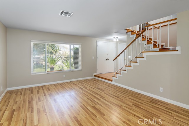 Detail Gallery Image 8 of 29 For 10611 Jordan Ave, Chatsworth,  CA 91311 - 3 Beds | 2/1 Baths