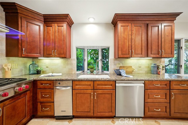 1210 Los Altos Avenue, Long Beach CA: https://media.crmls.org/medias/8ea3dc72-8aad-4fe6-a794-28913a5524f2.jpg