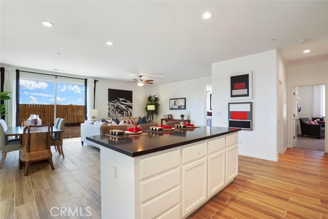 Detail Gallery Image 7 of 8 For 455 Barrett Ln, Los Banos,  CA 93635 - 4 Beds | 3 Baths
