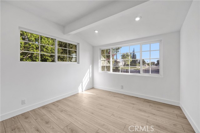 Detail Gallery Image 11 of 14 For 14857 Tuba, –,  CA 91345 - 4 Beds | 2 Baths