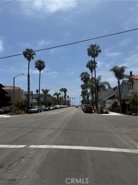 305 21st Street, Huntington Beach CA: https://media.crmls.org/medias/8ea48e31-1bb5-4895-9665-e62d7294fd7c.jpg