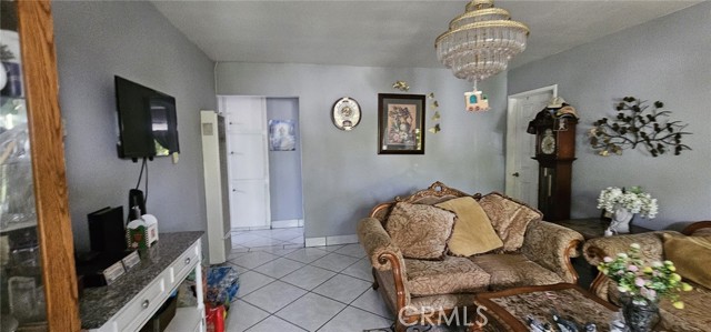 450 W D Street, Colton CA: https://media.crmls.org/medias/8ea4a01e-6b4f-408e-9f37-f39d4cdc35c9.jpg