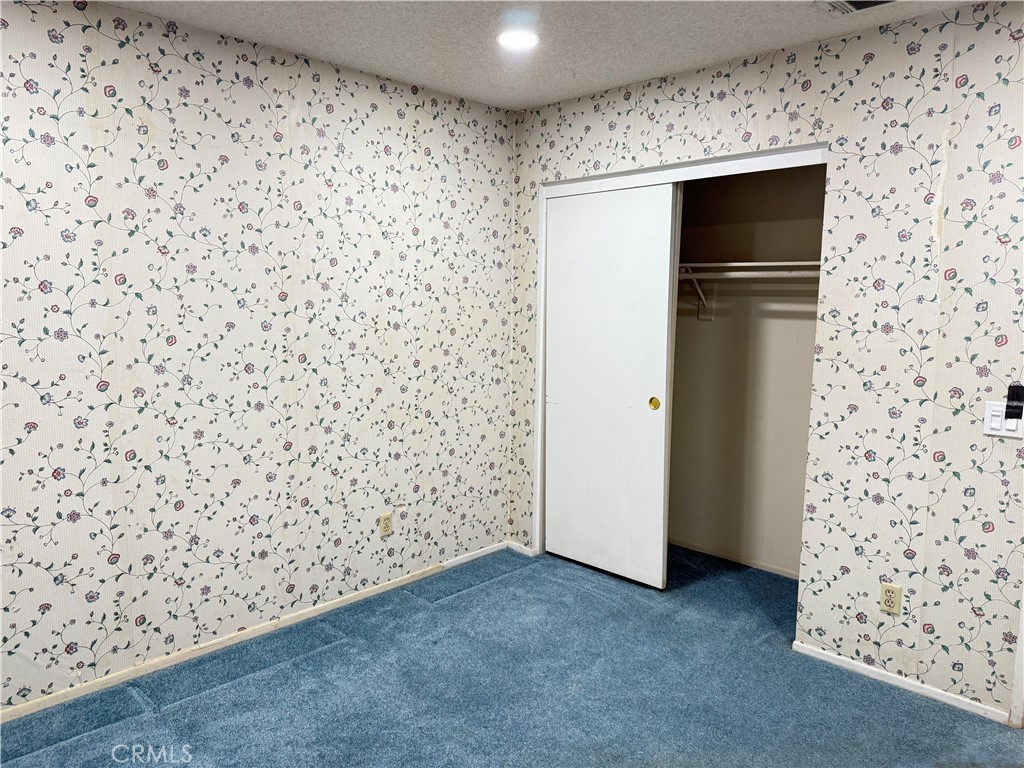 https://media.crmls.org/medias/8ea575c7-005c-4307-8a2d-ffbb6a2a865b.jpg?preset=X-Large