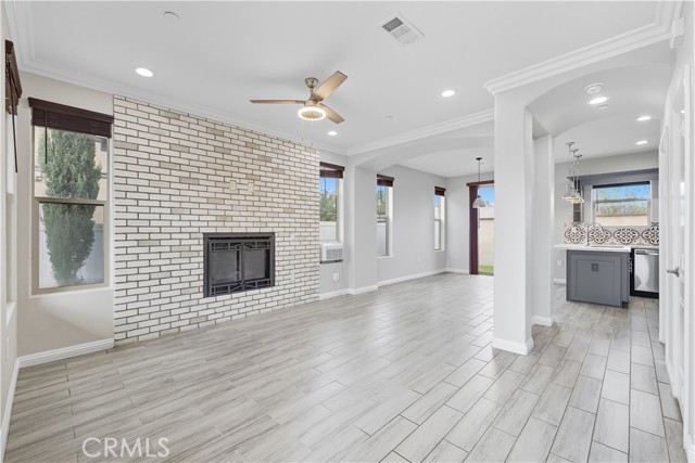 Detail Gallery Image 4 of 34 For 1450 W 11th St, Pomona,  CA 91766 - 4 Beds | 2/1 Baths