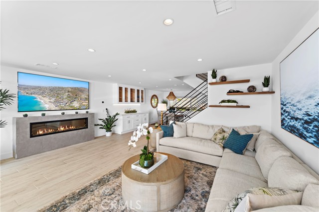 Detail Gallery Image 6 of 41 For 51 Blue Lagoon, Laguna Beach,  CA 92651 - 3 Beds | 3 Baths