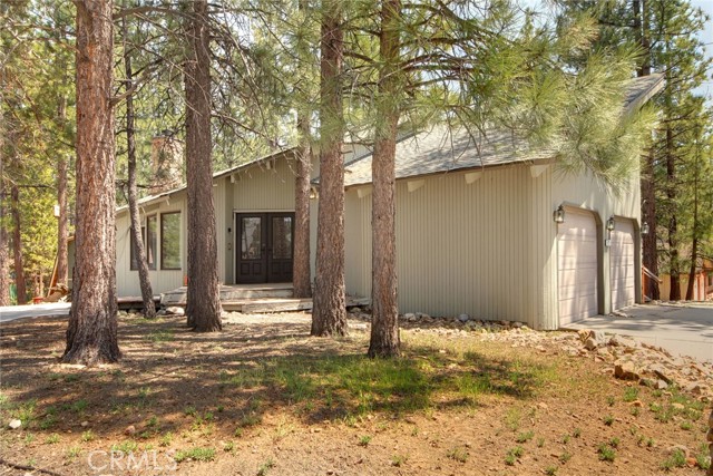 Detail Gallery Image 2 of 34 For 520 Pinewood Ct, Big Bear City,  CA 92314 - 3 Beds | 2/1 Baths